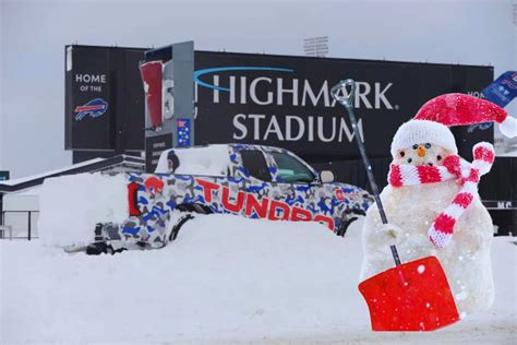 Love: Buffalo Bills Fans Go Viral Shoveling Out Stadium