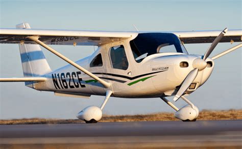 Cessna 162 Guide and Specs : Is It The Best Training Aircraft? - Aviator Insider