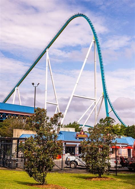 Ultimate Guide To Carowinds Amusement Park (Tips + Rides)