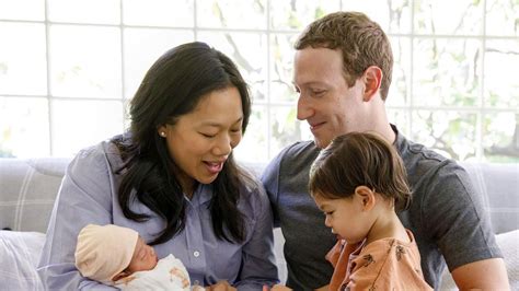 Facebook boss Mark Zuckerberg takes parental leave to focus on his family | World News | Sky News