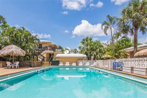 Pet Friendly Hotel | Fairways Inn of Naples Florida