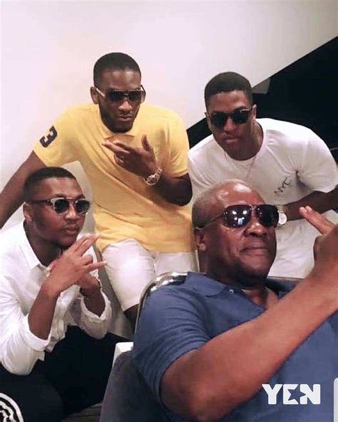 John Mahama spotted chilling with family on Christmas Eve (Photos) - YEN.COM.GH