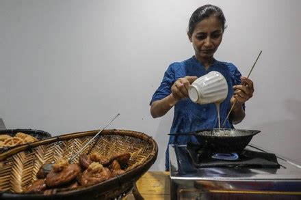 Sri Lankan Housewife Nadee Kodikara Prepares Editorial Stock Photo ...