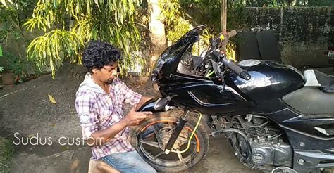 Bajaj Pulsar 150 modified to look like a Pulsar 220 [video]