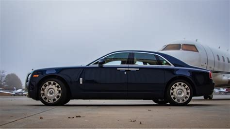 Reasons to Hire a Luxury Car Chauffeur Service - IMC Grupo