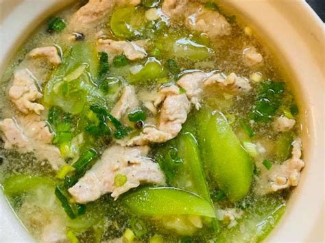 Luffa Acutangula with Pork Soup | 肉片丝瓜汤 Recipe - Samsung Food