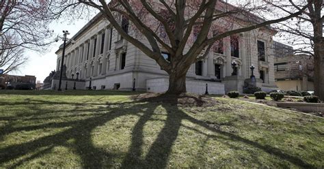 Illinois Supreme Court rules former Democratic lawmakers can’t collect raises they voted to ...