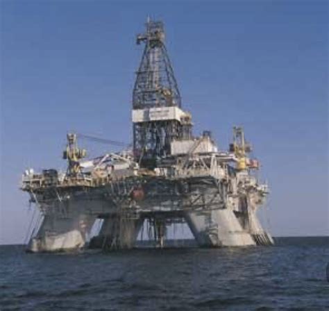 Pin by Muhammad Saleem on OIL RIG IN THE DEEP SEA .. | Oil platform, Oil rig, Drilling rig