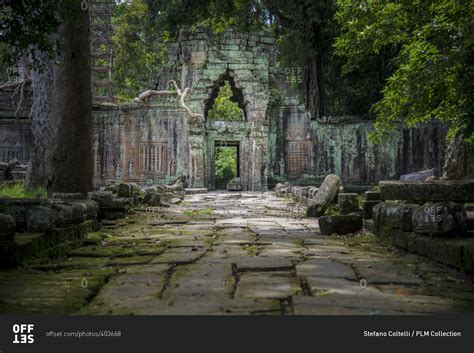 Walkway in the Preah Khan temple stock photo - OFFSET