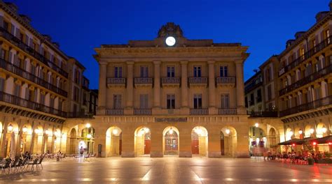 Plaza de la Constitución en Casco antiguo | Expedia