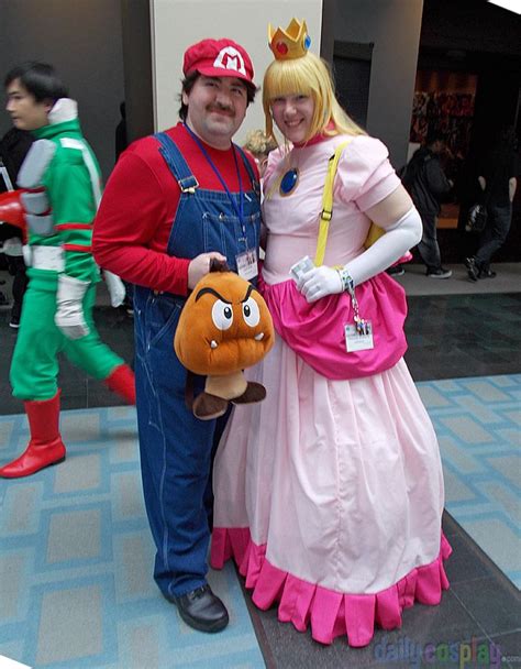 Mario and Princess Peach cosplay | Princess peach cosplay, Mario and princess peach, Mario costume