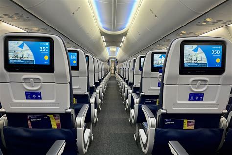 Where to sit: United’s Boeing 737 MAX 8 with the new signature interior