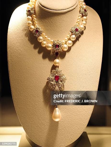 La Peregrina Pearl Photos and Premium High Res Pictures - Getty Images