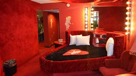 This Valentine’s Day, completely overdo it at these romantic hotels | Themed hotel rooms ...