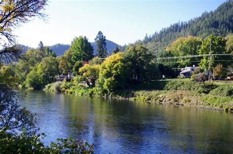 File:View across the Rogue, Valley of the Rogue State Park.jpg - Hiking in Portland, Oregon and ...