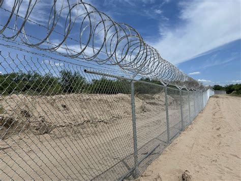 Fox News says Abbott's Texas border wall is a chain-link fence - KVIA