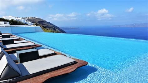 26 Best Santorini Hotels with Infinity Pools