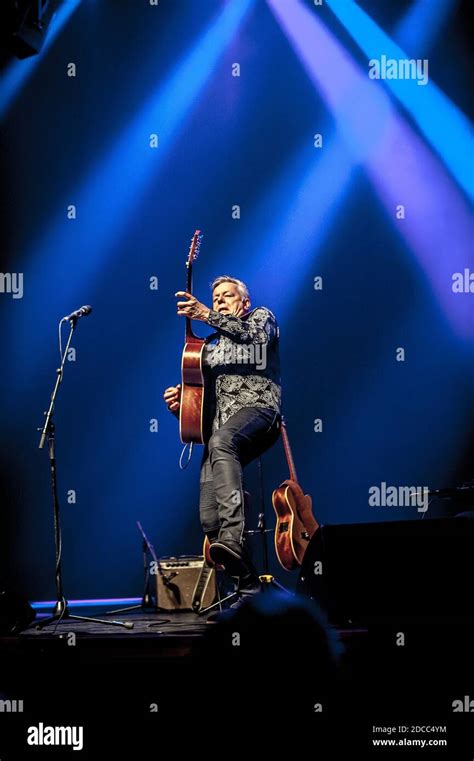 Tommy Emmanuel Live Stock Photo - Alamy