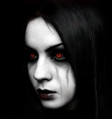 -Dark- Creepy Make-up I like red eyes. Incensewoman