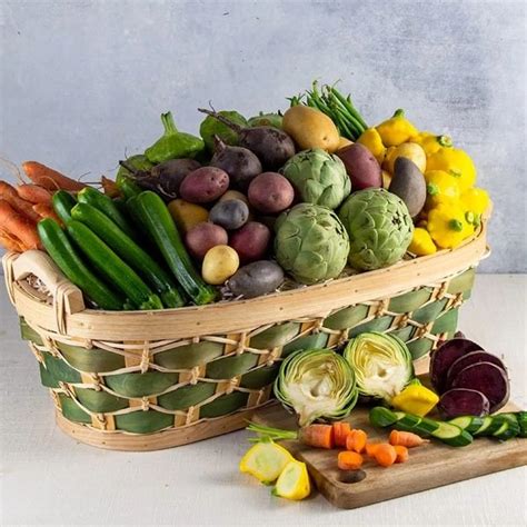 The Best Organic Fruit Baskets to Order Online! Beautiful Peak-of ...