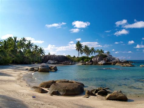 12 Pantai di Belitung yang Cantiknya Kebangetan!