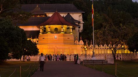 Temple of the Tooth in Kandy - The Taste of Sri Lanka