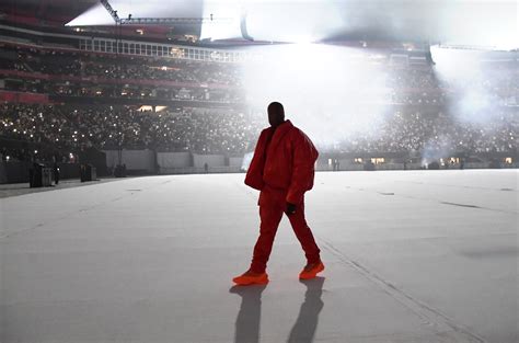 Kanye West's 'Hurricane' Tops R&B/Hip-Hop Songs Chart – Billboard