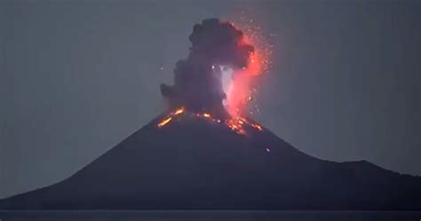 Krakatoa Volcano Eruption Captured On Video On April 11, 2020 | Klipland.com