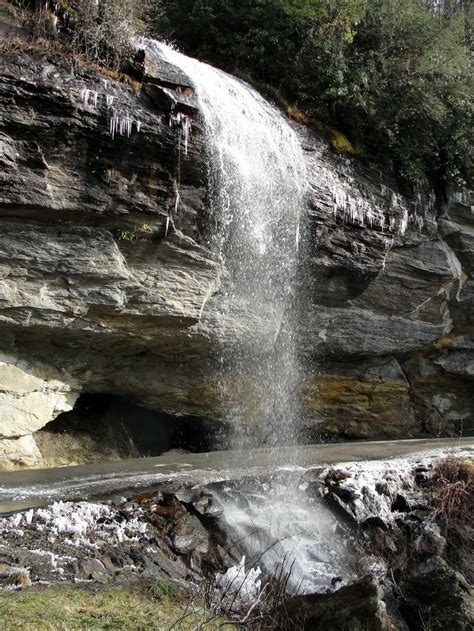 Bridal Veil Falls, Highlands, NC | Bridal veil falls, Natural landmarks ...