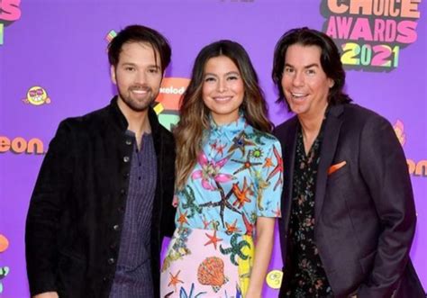 Icarly Reboot / Watch the new trailer for the 'iCarly' reboot - Big ...