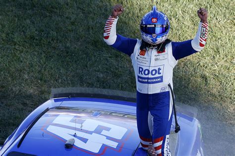 Bubba Wallace Sends Message to Haters as He Crosses Finish Line at Kansas - Sportscasting | Pure ...