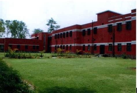 Ramjas College: Courses, Fees, Facilities