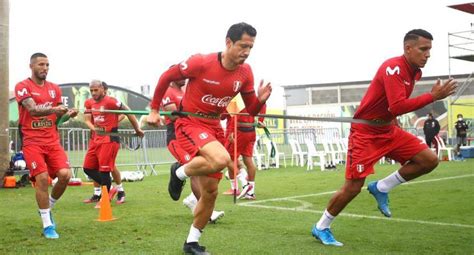 Selección Peruana entrenó con 19 futbolistas a cuatro días de juego ...