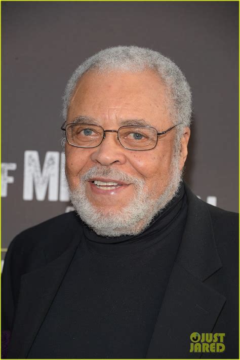 James Earl Jones Retires As The Voice of Star Wars' Darth Vader: Photo ...