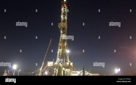 Drilling rig night hi-res stock photography and images - Alamy