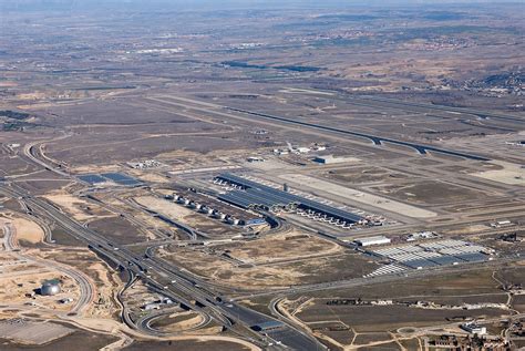 Grupo SANJOSE | TERMINAL T-4 AEROPUERTO INTERNACIONAL ADOLFO SUÁREZ MADRID - BARAJAS