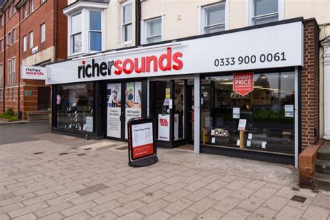 Richer Sounds founder pays staff £3.5m in cash bonuses - Retail Gazette