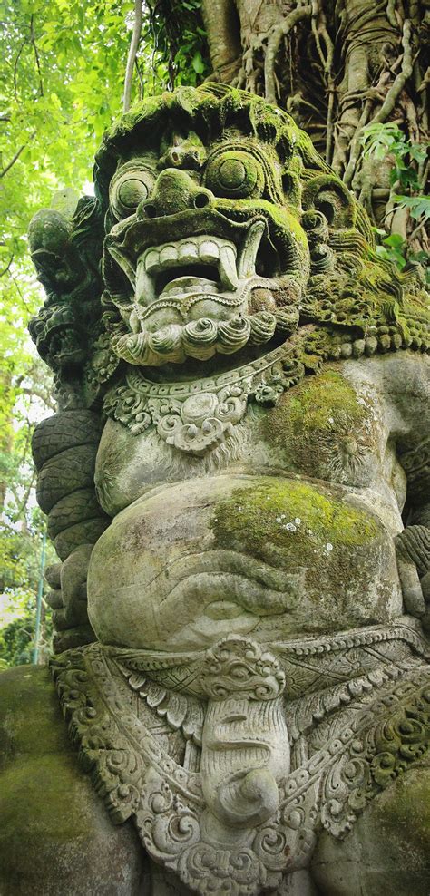 Balinese Statues in Ubud, Bali / A Globe Well Travelled | Esculturas de arte, Arte asiático ...