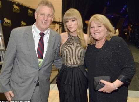 Taylor Swift family: siblings, parents, children, husband