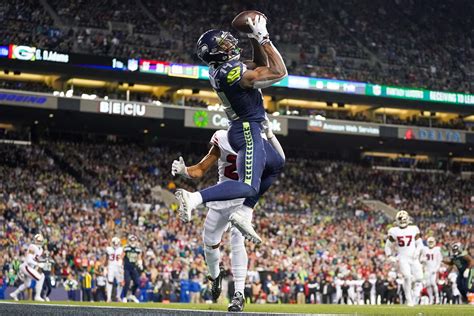 WATCH: Seahawks' D.K. Metcalf shows off insane hops on hurdle jumps