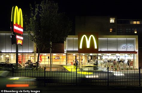 McDonald's worker reveals pet peeves about night shift - why you shouldn't order a McChicken at ...