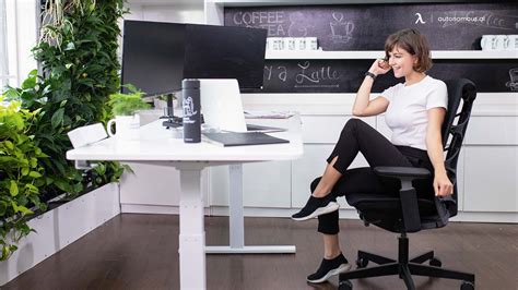 Most Effective Office Abs Workout to Do at Your Desk & Chair