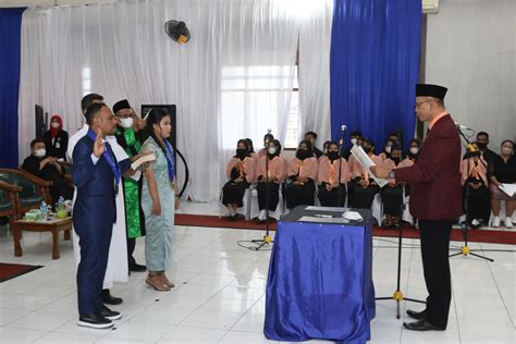 SUMPAH PROFESI DAN PELEPASAN LULUSAN PROFESI NERS DAN BIDAN