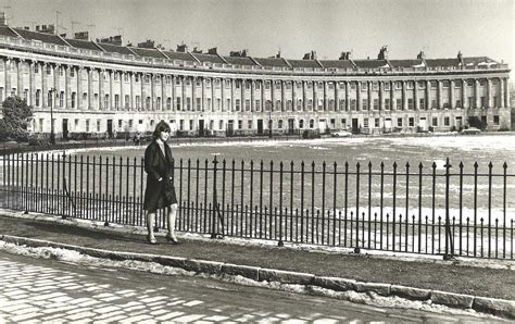 The Royal Crescent, one of Bath’s most iconic landmarks | Iconic landmarks, Landmarks, Georgian ...