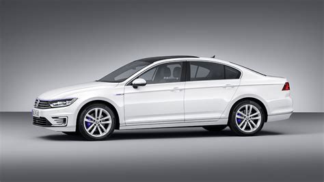 Technical Beauty at Boxfox1: New Volkswagen Passat GTE Plug-In Hybrid makes Paris Debut