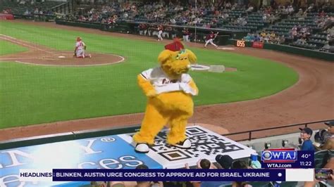 Altoona Curve mascot selected as finalist for Mascot Hall of Fame - YouTube