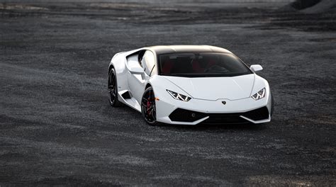 Lamborghini White Huracan Evo