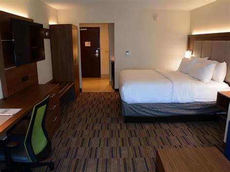 University of Pittsburgh Hotel | Holiday Inn Express & Suites ...