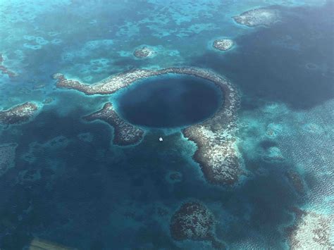 15 Fun Facts about the great blue hole in belize (Video) - Carry On Queen