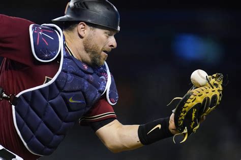 Free agent catcher Stephen Vogt returning to Athletics